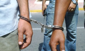توقيف شخصين 1